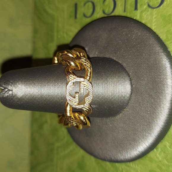 Authentic Gucci "GG" Interlocking Chain Ring Sz M/8 Unisex Goldtone All Inclusiv - Picture 2 of 5
